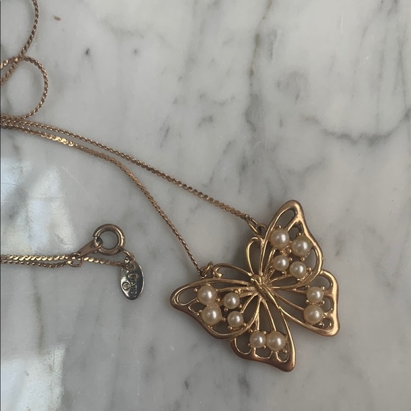 Vintage Citation Elegant Gold Tone and Pearl Butterfly Pendant Necklace - Picture 2 of 6